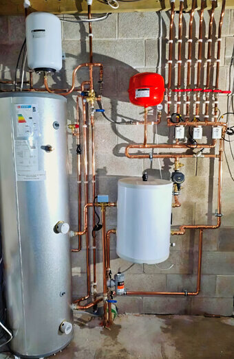 https://plumberinnaloo.com.au/uploads/2025/06/commercial-plumbing-915367.jpg