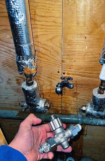 https://plumberinnaloo.com.au/uploads/2025/06/emergency-plumbing-358284.jpg