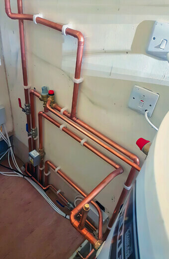 https://plumberinnaloo.com.au/uploads/2025/06/hot-water-301986.jpg