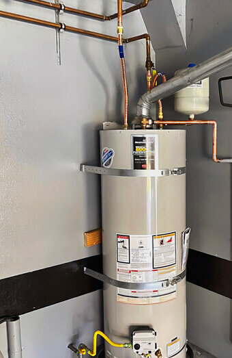 https://plumberinnaloo.com.au/uploads/2025/06/hot-water-755205.jpg