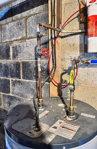 https://plumberinnaloo.com.au/uploads/2025/06/hot-water-876058.jpg